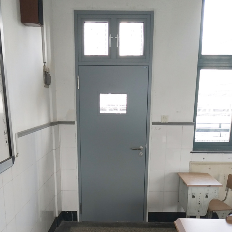 诺沃芬学校门