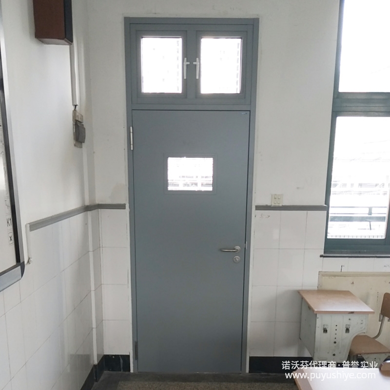诺沃芬学校门