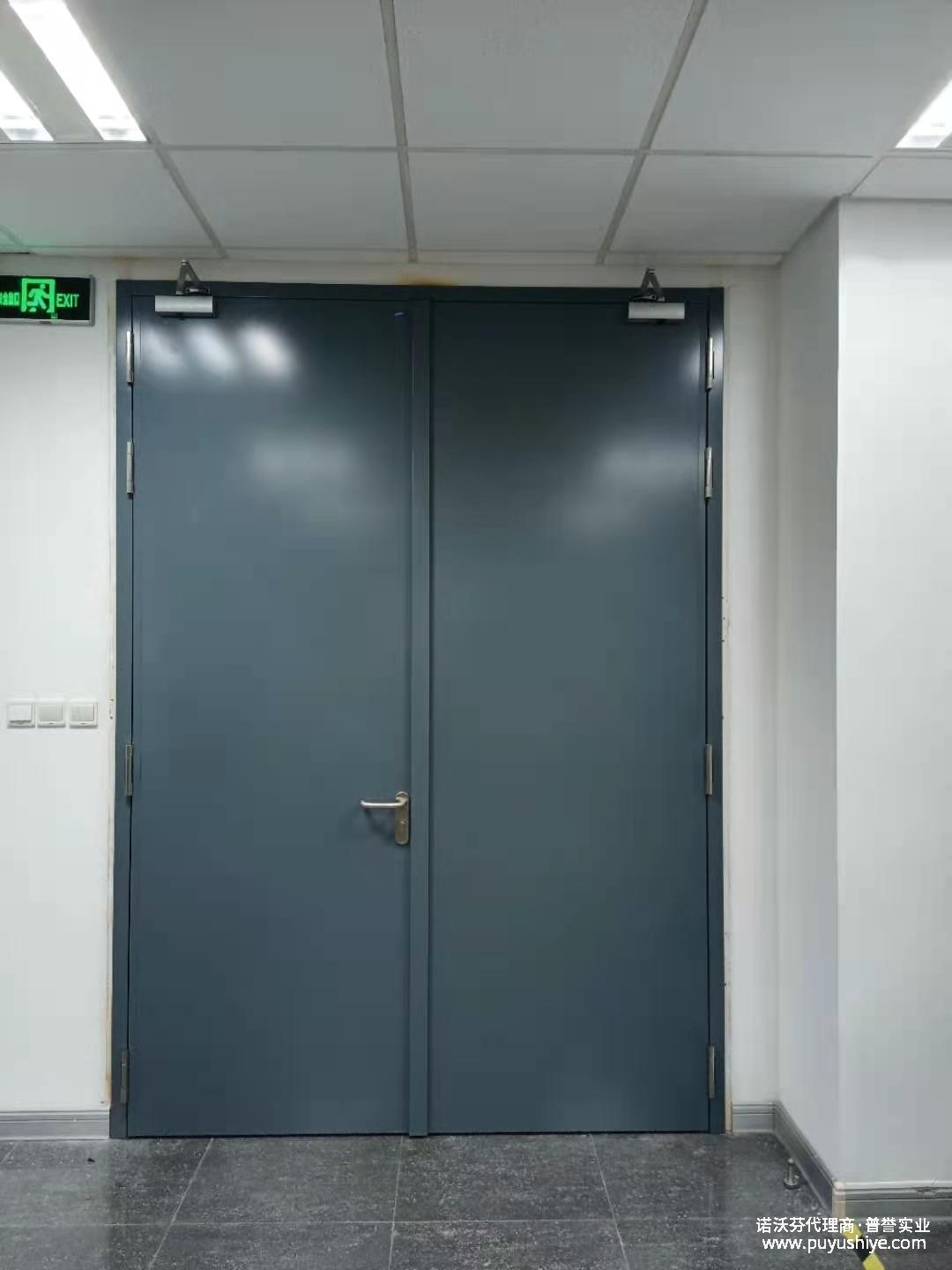 诺沃芬超大门