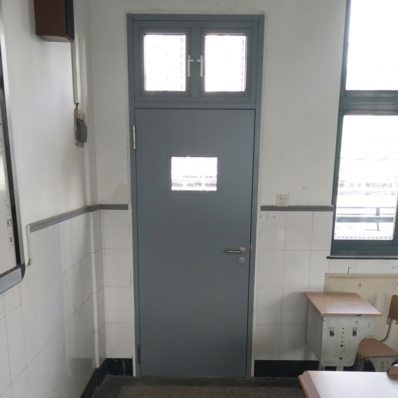 诺沃芬教室门